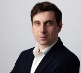 Nuo spalio 1 dienos pastatų inžinerines sistemas projektuojančios ir įrengiančios „Civinity Engineering“ direktorius Titas Kecorius darbą bendrovėje tęs valdyboje, kur daugiau dėmesio skirs tarptautinei plėtrai ir strateginėms partnerystėms. Vadovavimą „Civinity“ grupės įmonei perims Mindaugas Jankauskas, penkerius metus ėjęs „Mikron Kaunas“ generalinio direktoriaus pareigas.